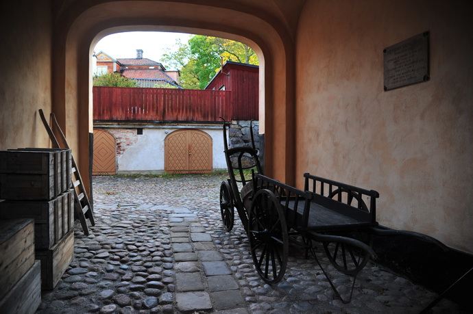 點擊圖片或使用鍵盤← →翻頁